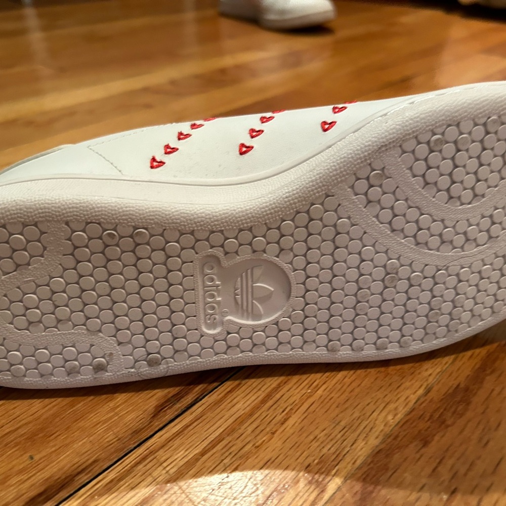 Adidas Stan smith white with red hearts sneakers - Picture 4 of 6